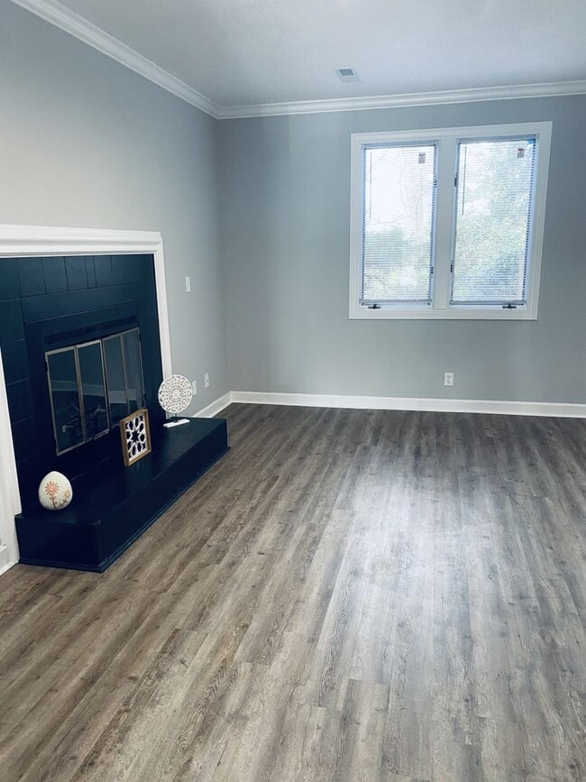 Building Photo - Coming Soon.... Spacious 3 Bedroom 2.5 Bath Townhome!!