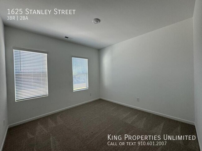 Building Photo - 1625 Stanley St