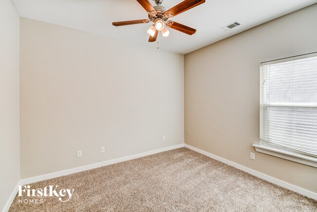 Building Photo - 285 Hathaway Ln
