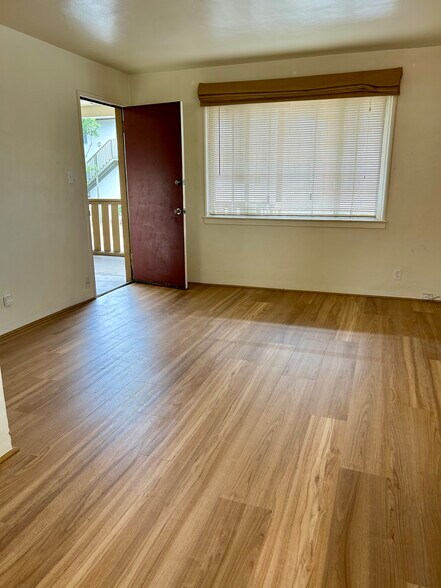 Living Rm - 471 Park Ave