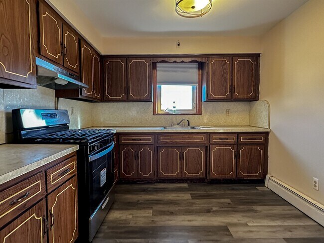 Building Photo - 325-327 John St