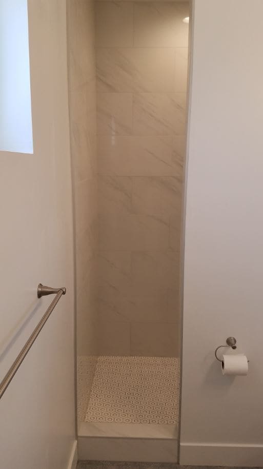 Shower Entrance - 802 W Fayette Ave