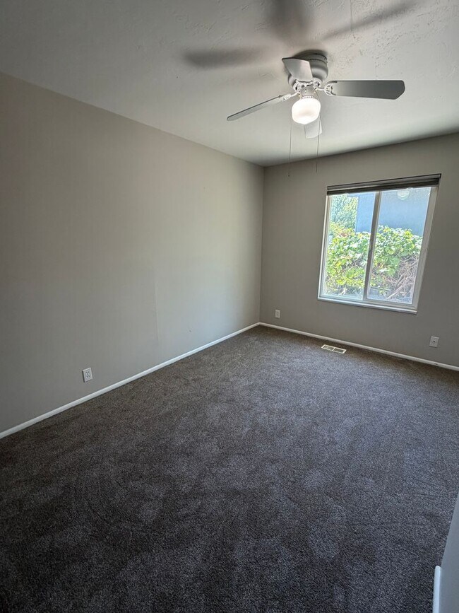 Building Photo - Spacious West Valley Home!!!