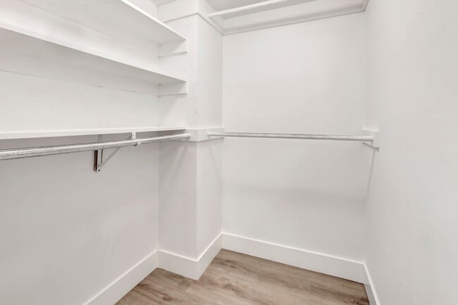 Building Photo - 24946 Ravenswood