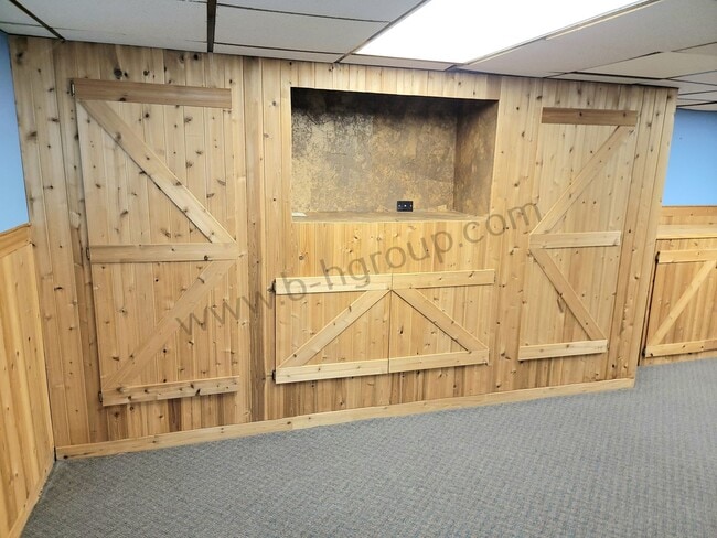 Building Photo - Great Location!