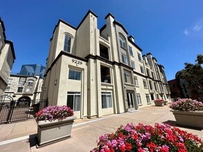 Building Photo - ****FIRST MONTHS RENT FREE IF YOU MOVE IN ...