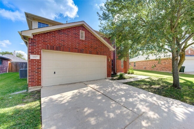 Building Photo - 5527 Gatesprings Ln