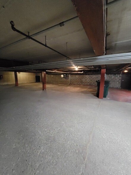 Building Photo - 810 E Shady Way