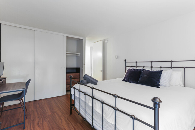Building Photo - 3050 Rue D’Orleans