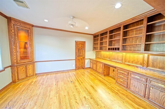 Building Photo - 910 Peachwood Bend Dr