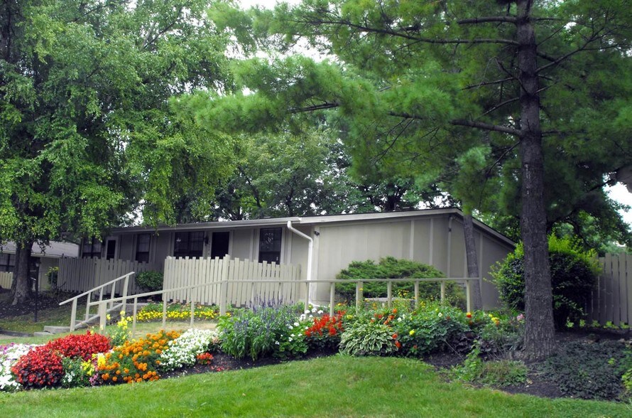 Thornapple Apartments 3252 Thornway Dr Columbus OH 43231 Apartment