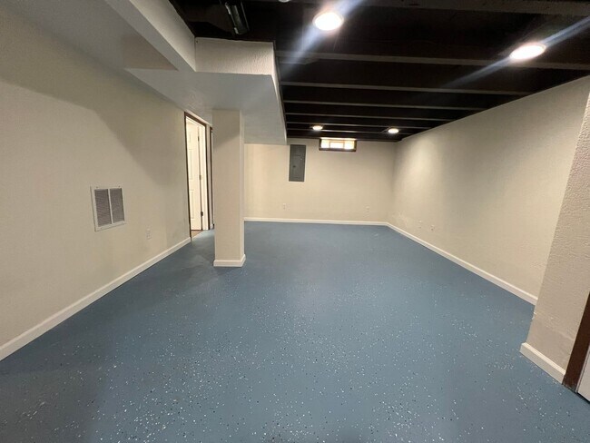 Building Photo - Updated 2-Bedroom Home with Finished Basement Space
