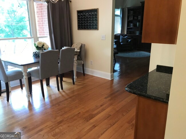 Building Photo - 1031 Simonton Dr