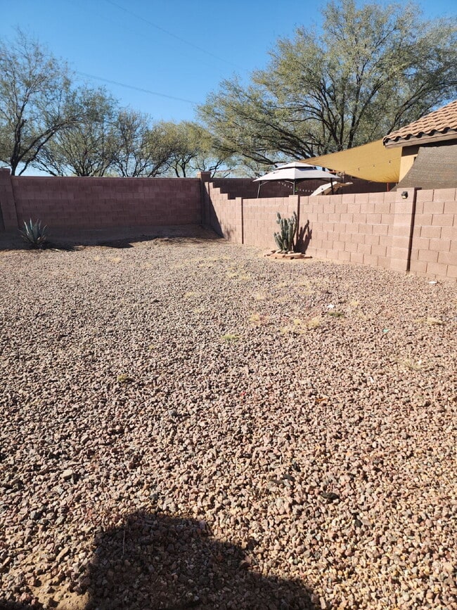 Building Photo - "Charming 3-Bedroom Oasis in Sahuarita - Spacious Living Awaits!"
