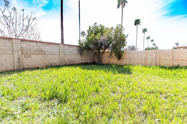 Building Photo - 3511 S Alder Dr