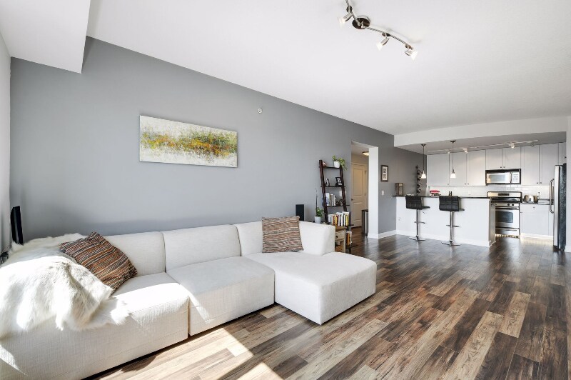 Building Photo - 100 3rd Ave S