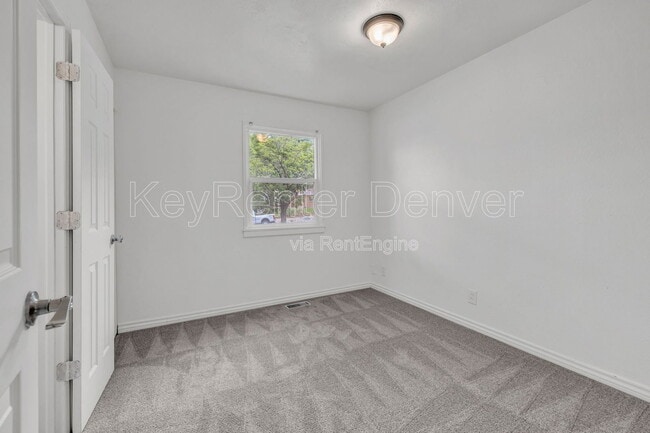 Building Photo - 8910 Poze Blvd