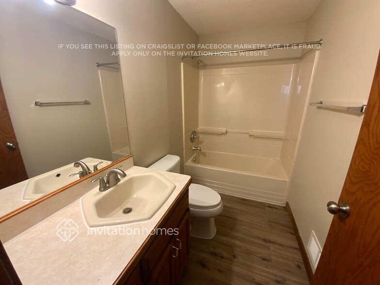 Building Photo - 8641 N Girard Ave