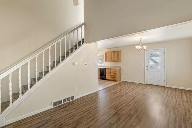 Building Photo - Charming 3 Bedroom Home in Quiet Orchard Mesa Cul-de-Sac