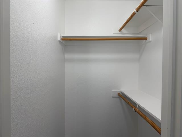 Building Photo - 220 Bonsai Dr