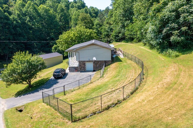 Building Photo - 3 br/ 2 bath home, private setting with garage/workshop