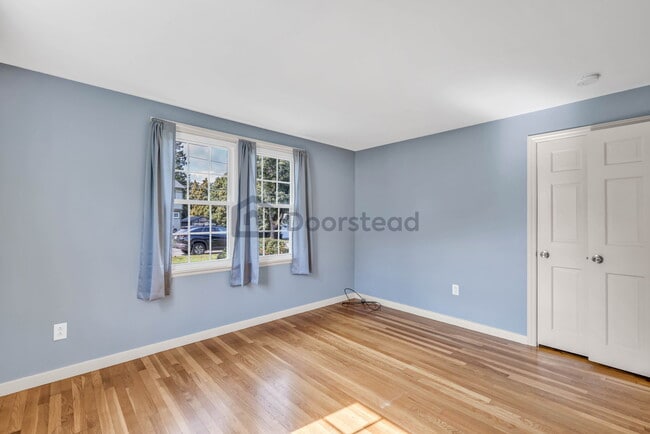 Building Photo - 62 Stoneleigh Rd
