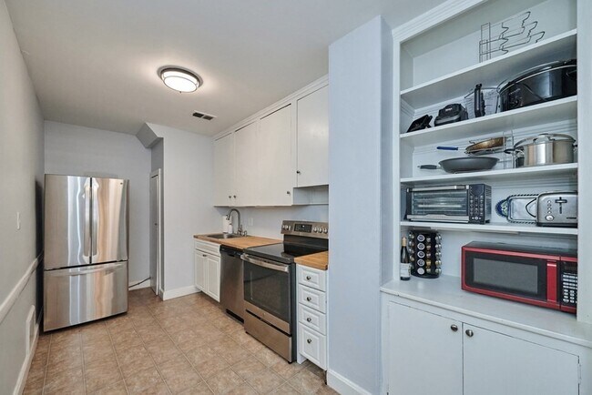 Building Photo - 183 Marlborough St