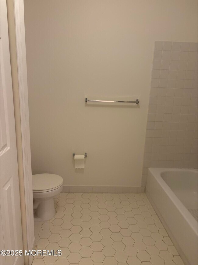 Building Photo - 61 S Manor Ct