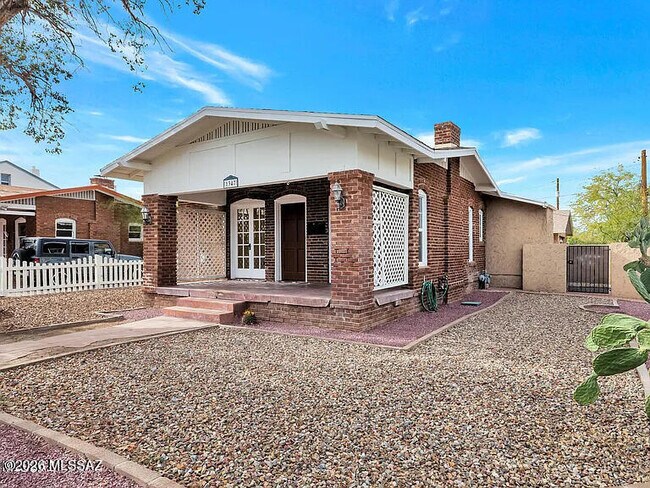 Building Photo - 1347 N Euclid Ave