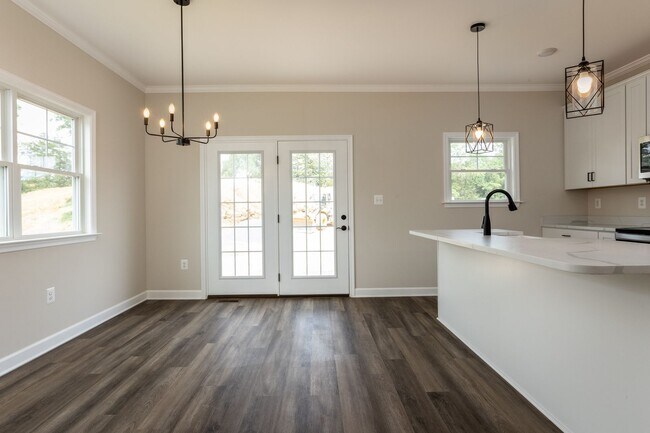 Building Photo - Spacious End Unit Luxury Townhome! Outstanding Location!