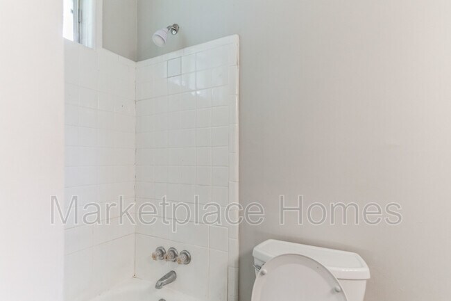 Building Photo - 126 Mayfair Dr