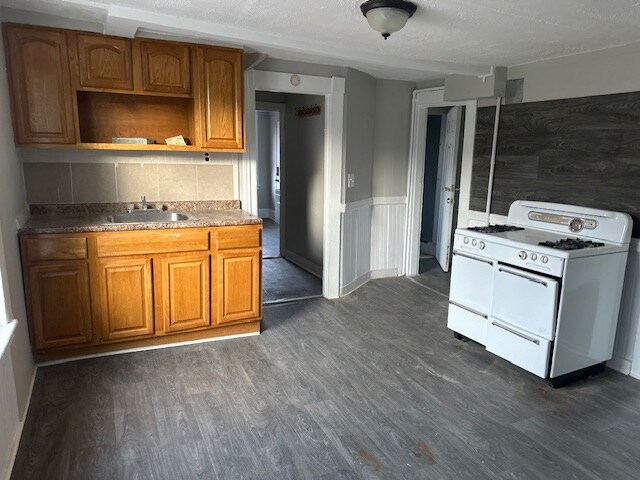 Building Photo - 89 Wood St