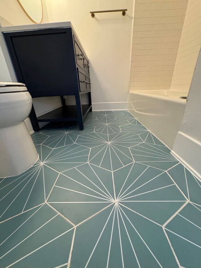 Building Photo - Amazing 4 Bedroom 2 Bath Condo in the heart of North Park!