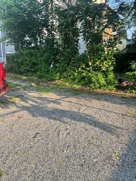Parking - 82 N Hamilton St