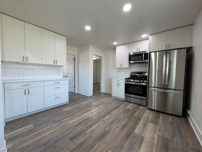 Building Photo - Beautifully Remodeled 3-Bedroom Home with Large Backyard, RV Parking & Modern Finishes in Santaqu...