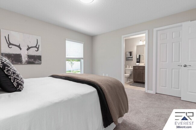 Building Photo - 10 Wildwood Pl