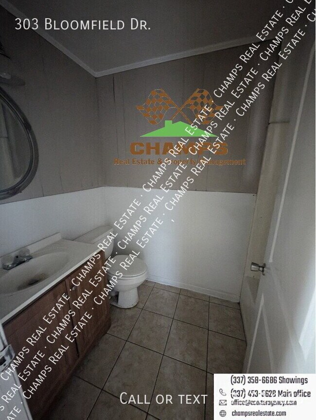 Building Photo - 303 Bloomfield Dr