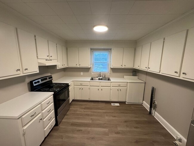 Building Photo - 113 Garrison Dr