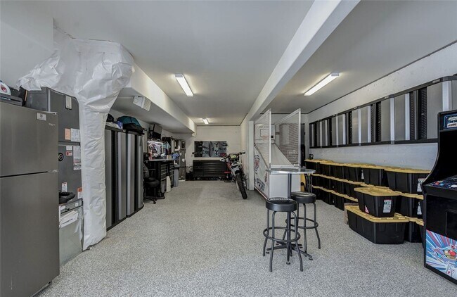 Building Photo - Beautiful 3+ bed, 3 bath home with 4 car garage, VIEWS, chef's kitchen and much more!