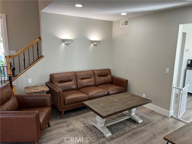 Building Photo - 17 Los Abitos