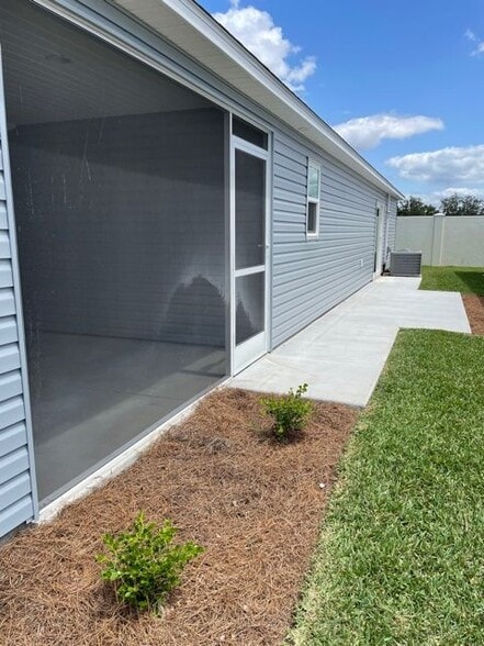 Building Photo - 4793 Pivanka Ave