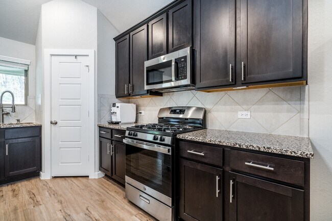 Building Photo - 17568 Rosewood Manor Ln