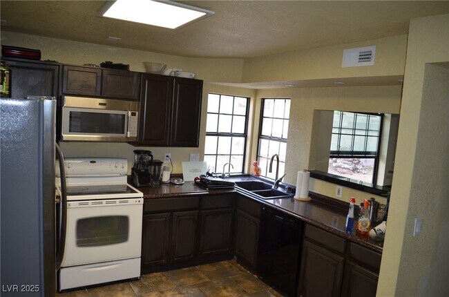 Building Photo - 2805 Tortoise Ct