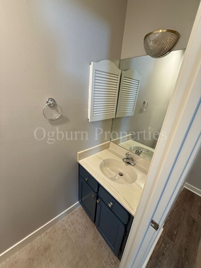 Building Photo - 315-507 N. Spruce St-1BR/1.5BA-Downtown APT!!!