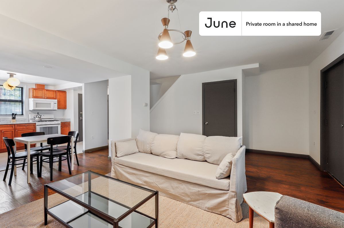 Building Photo - Room in Shared 5 bed/2 bath home in Logan Circle