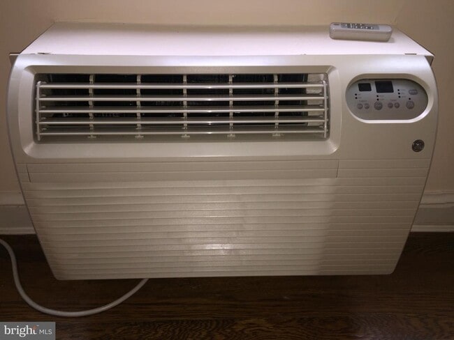 Building Photo - 3051 Idaho Ave NW