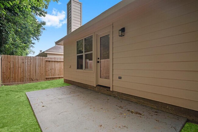 Building Photo - 18464 Sunrise Oaks Ct