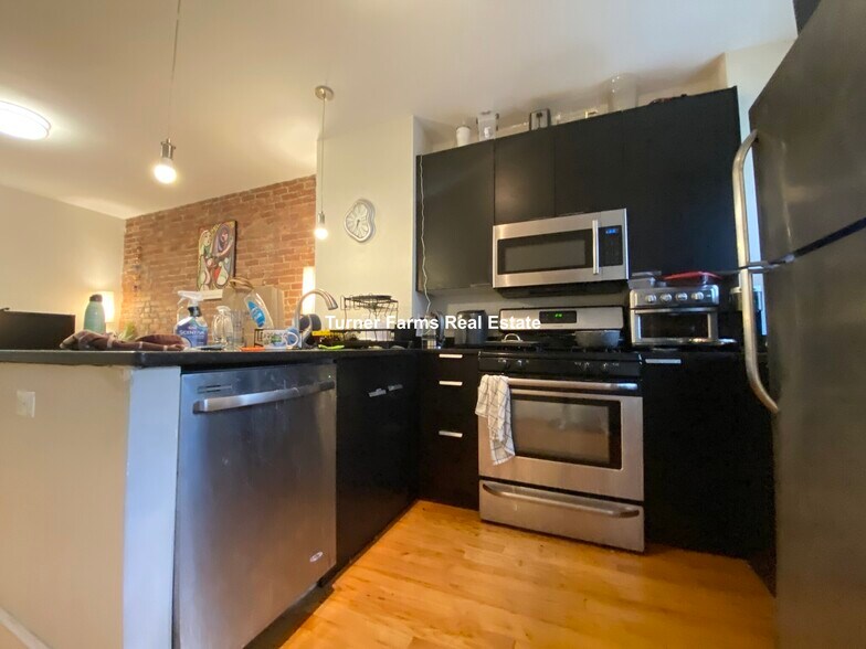 Building Photo - 14 Parker Hill Ave