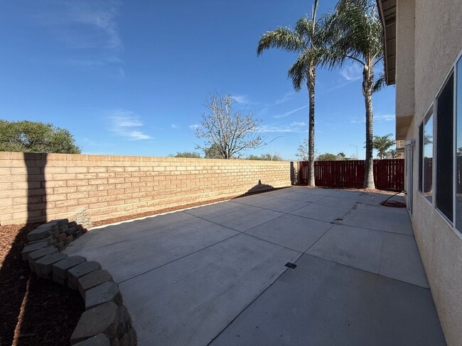 Building Photo - Beautiful River Oaks Large Two Story Home With Three Car Garage