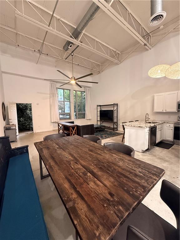 Building Photo - 807 Field St SE